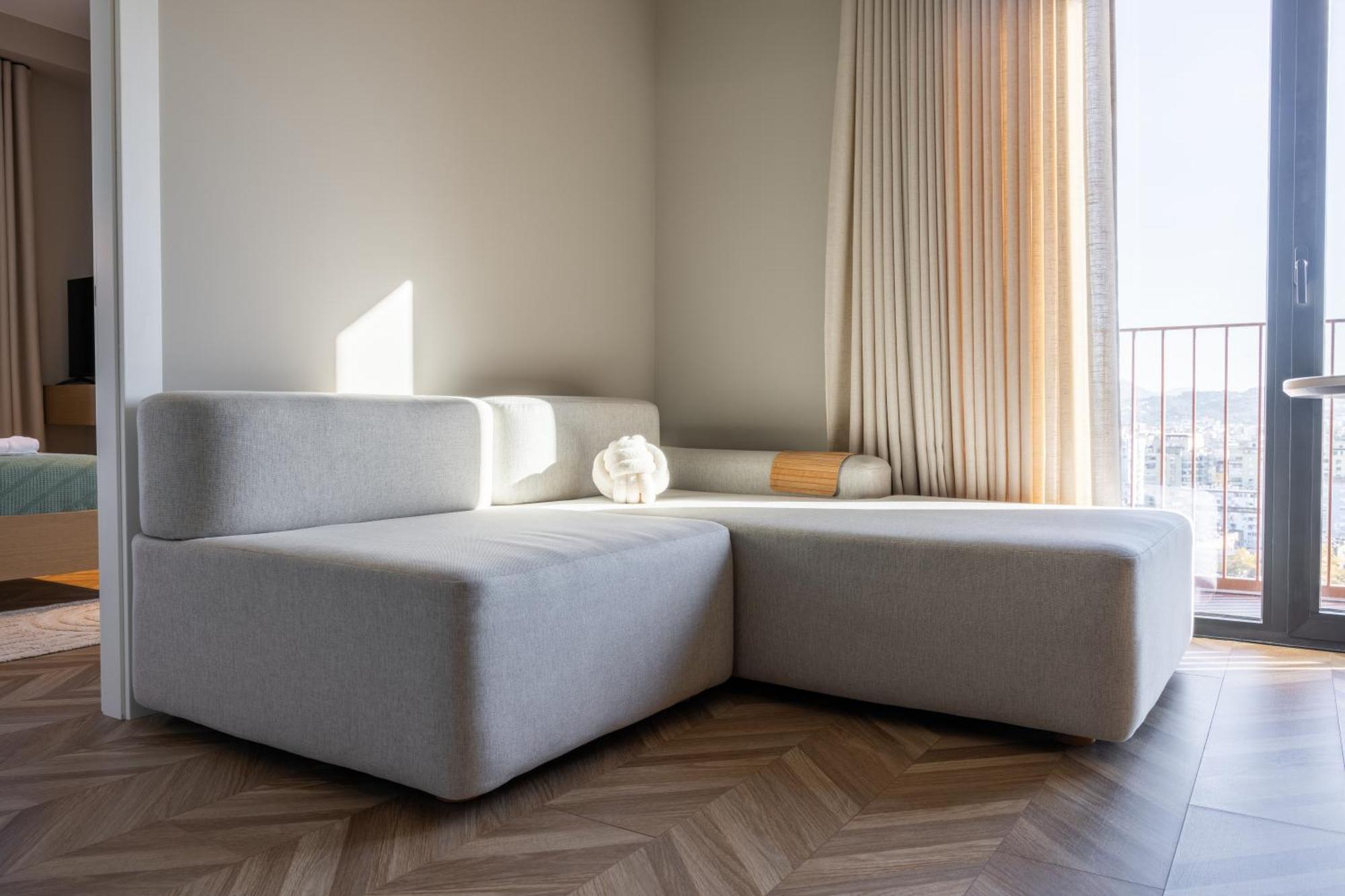 Square Inn Garden Aparthotel Tiranë Ngoại thất bức ảnh
