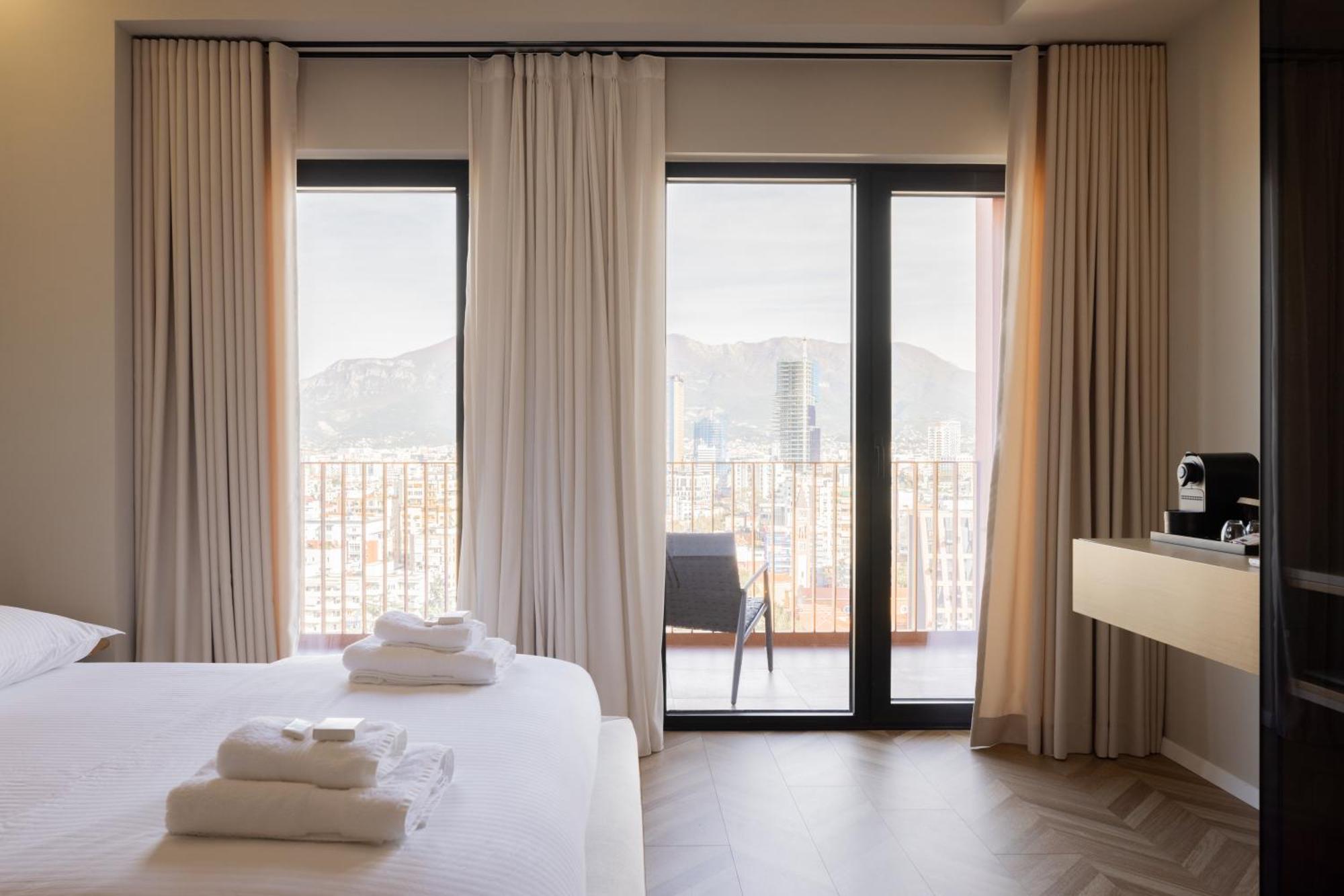 Square Inn Garden Aparthotel Tiranë Ngoại thất bức ảnh
