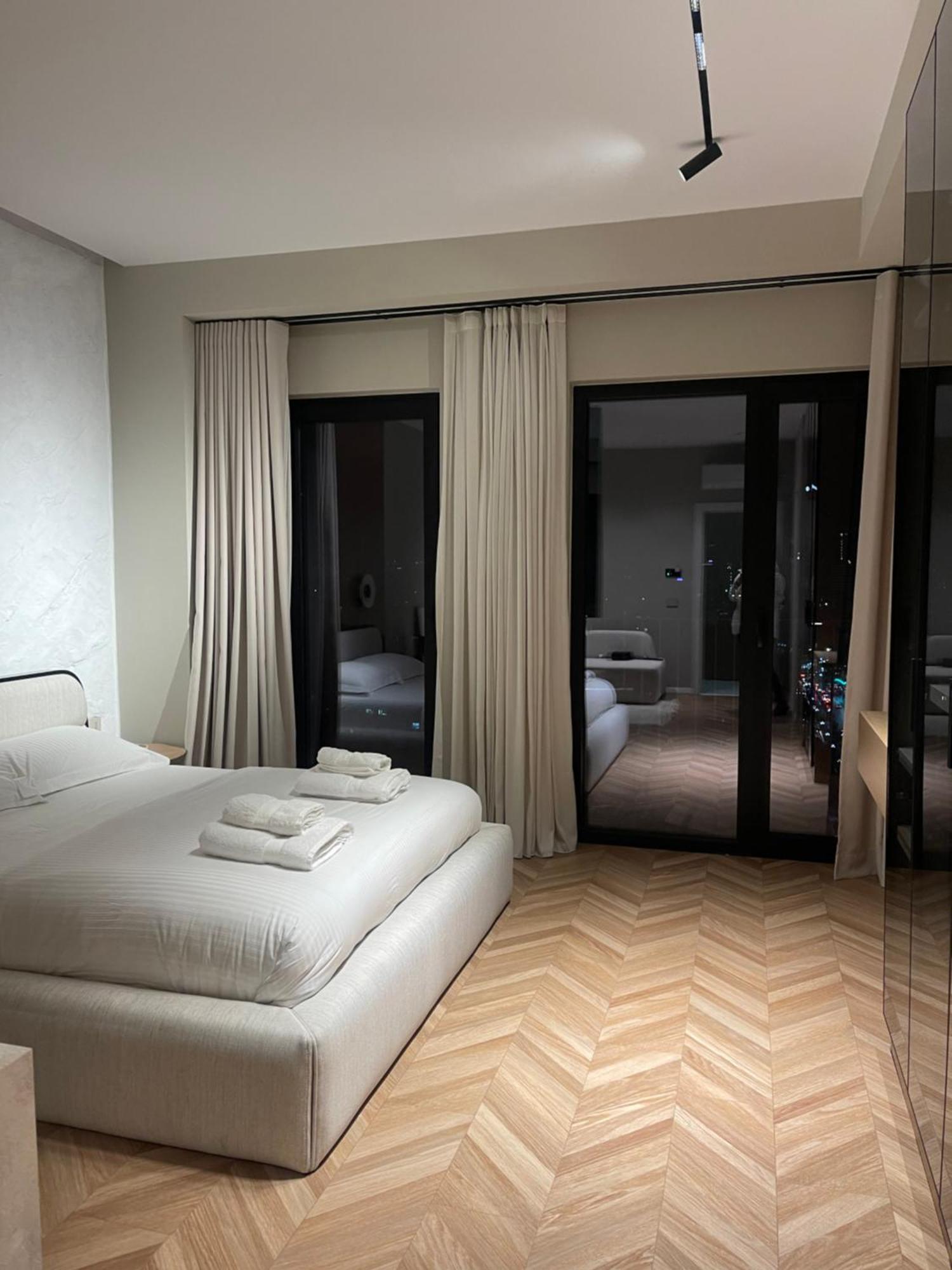 Square Inn Garden Aparthotel Tiranë Ngoại thất bức ảnh